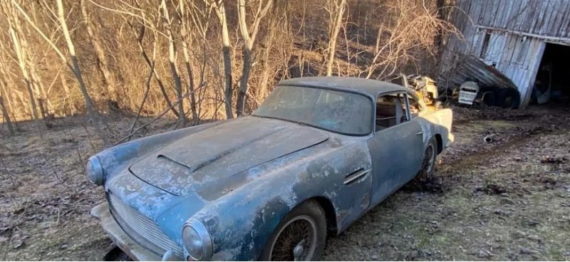 Забытый в гараже Aston Martin DB4 продадут за 1…