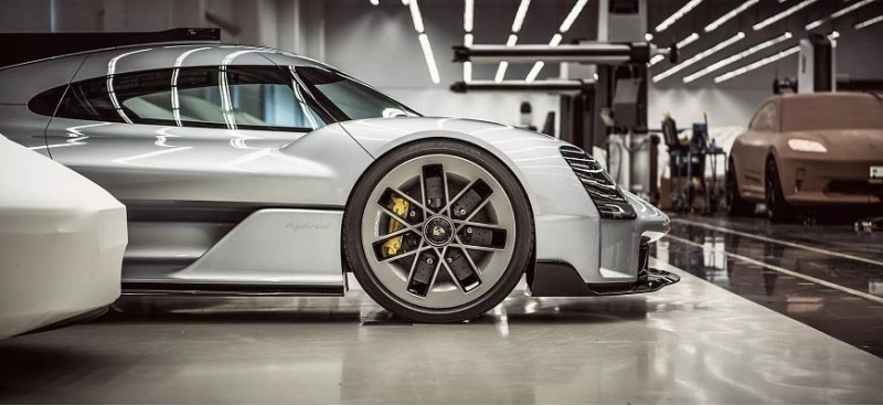 Гендиректор Porsche подтвердил разработку нового…