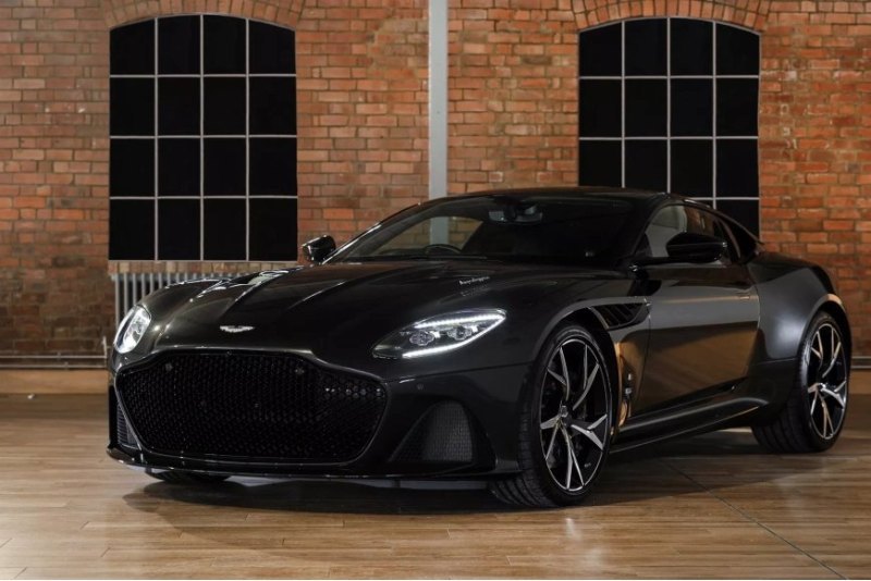 Если инвестор владеет 29,99% Aston Martin, он…