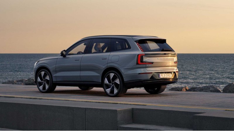Volvo пока не отказывается от XC90 с двигателем…