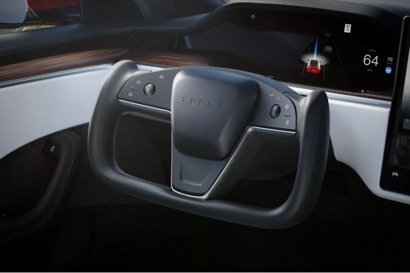 Tesla Model S 2021 года производства ехала по…