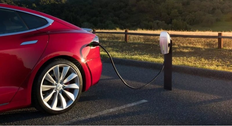 Только в этом году Tesla потеряла более 800 млрд…