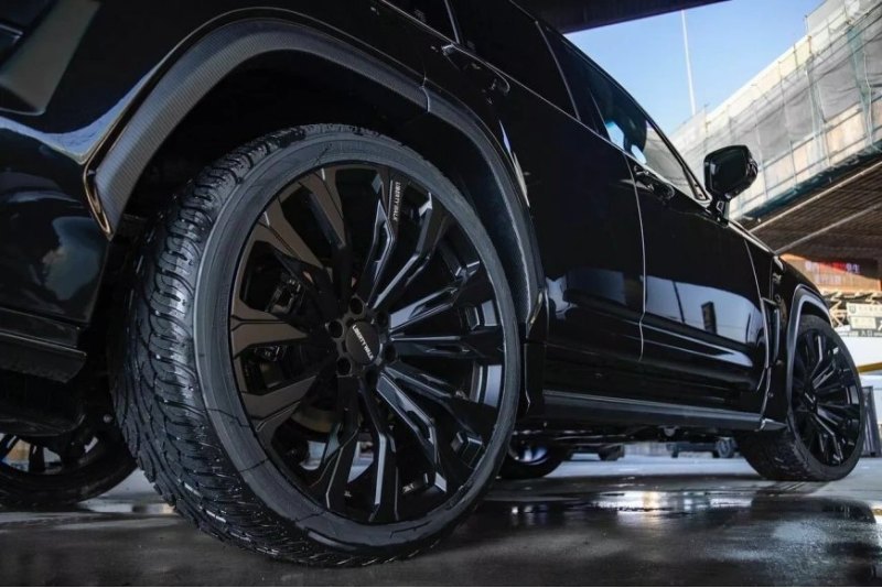 Этот Lexus LX 600 не будет самым ярким…