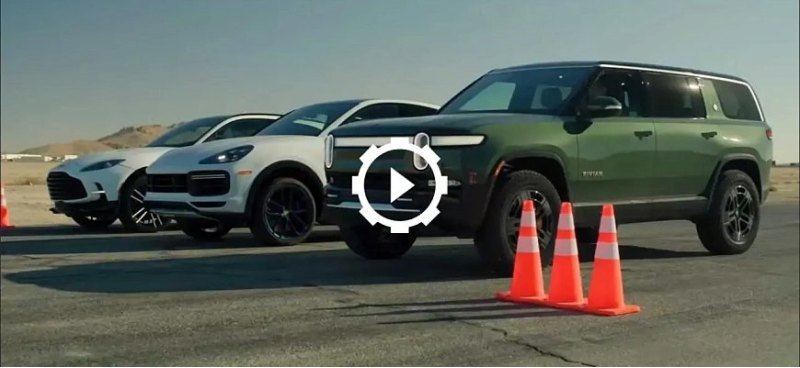 В этом видео электрический Rivian R1S соревнуется…