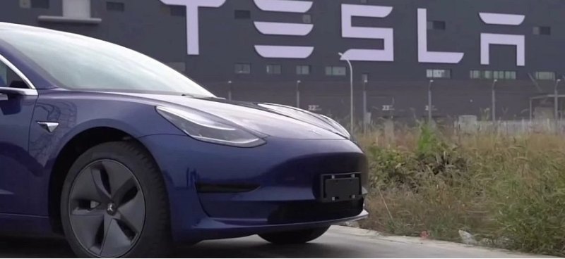 Компания Tesla может представить электромобиль…
