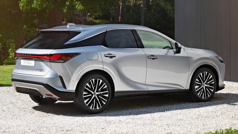 Дебют Lexus RX пятого поколения организовали…