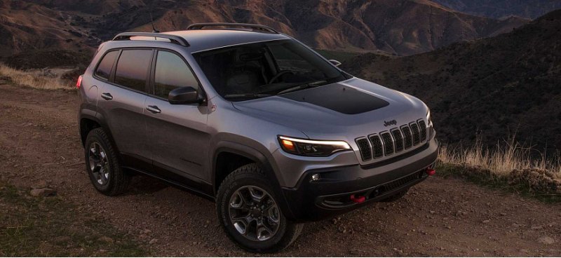 Компания Jeep сократила комплектации модели Jeep…