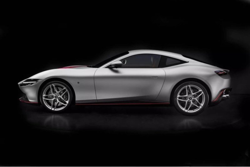 Как и все Ferrari Roma, этот автомобиль оснащен…