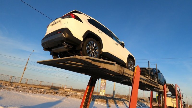 Более компактный минивэн Toyota Noah 2014-2017…