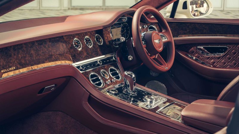 В 2022 году Bentley возродил имя Azure в качестве…