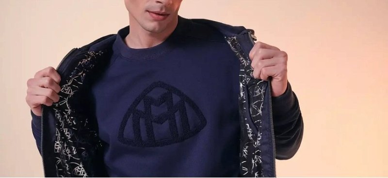 Фирменная куртка от Maybach стоит 262 798 руб., а…