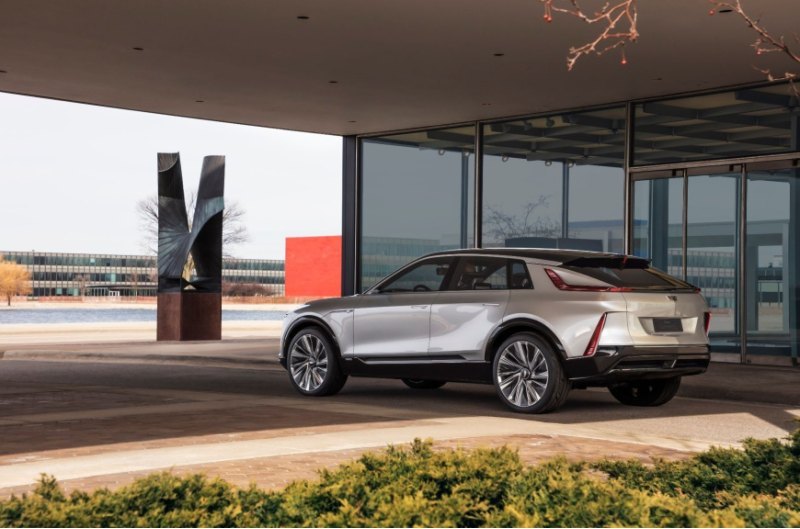 В перечень доступного оснащения Cadillac Lyriq…