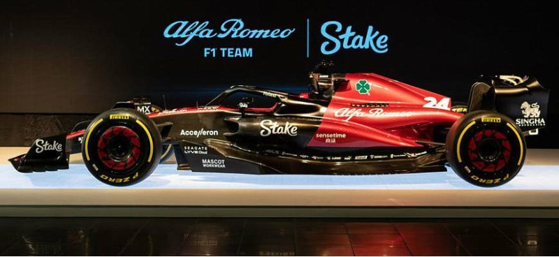 Команда Alfa Romeo выставила на аукцион…