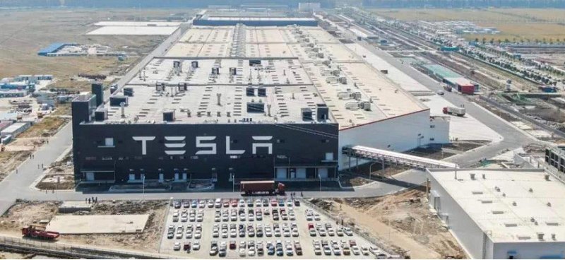 Компания Tesla изменила стоимость электрического…