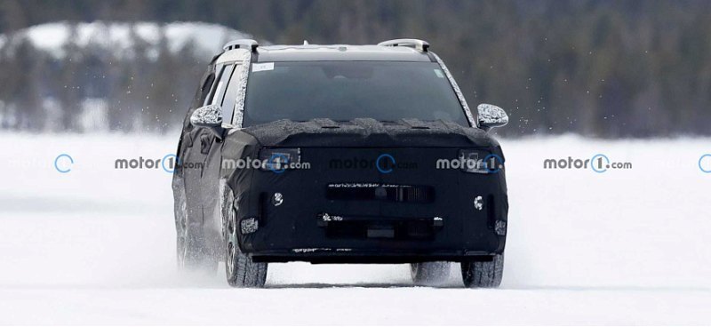 Компания Hyundai тестирует обновленный кроссовер…