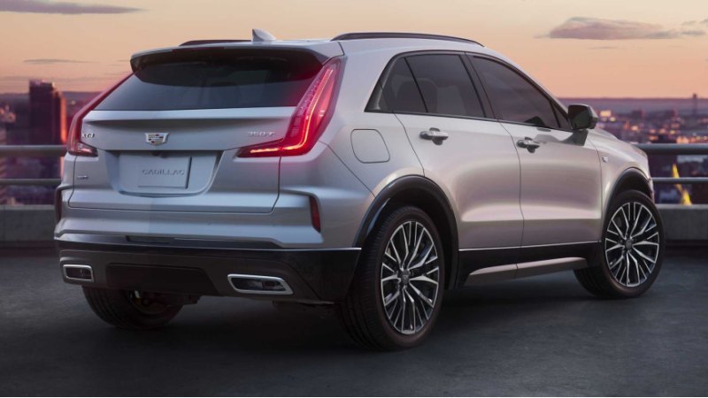 Cadillac XT4 2024 года доступен в базовой…