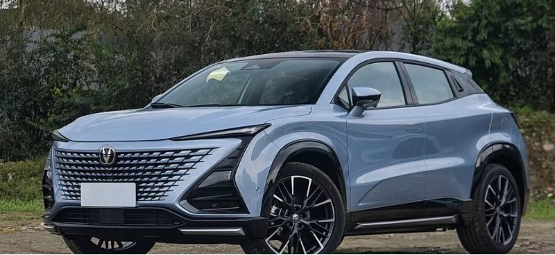 Компания Changan обновила стильный кроссовер Uni-T