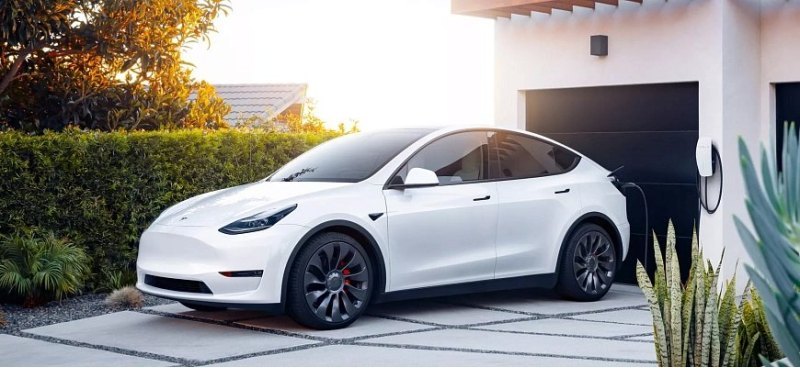 Компания Tesla готовит обновленную Tesla Model Y…