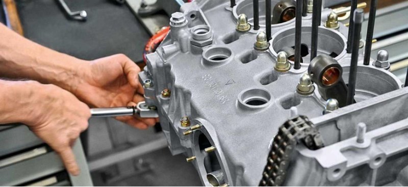 Porsche будет выпускать новый магниевый блок…
