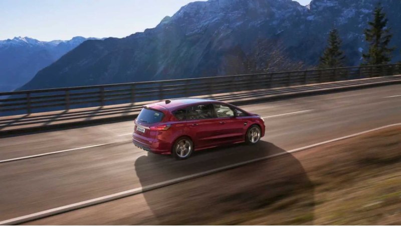 Решение Ford о массовых увольнениях отражает…