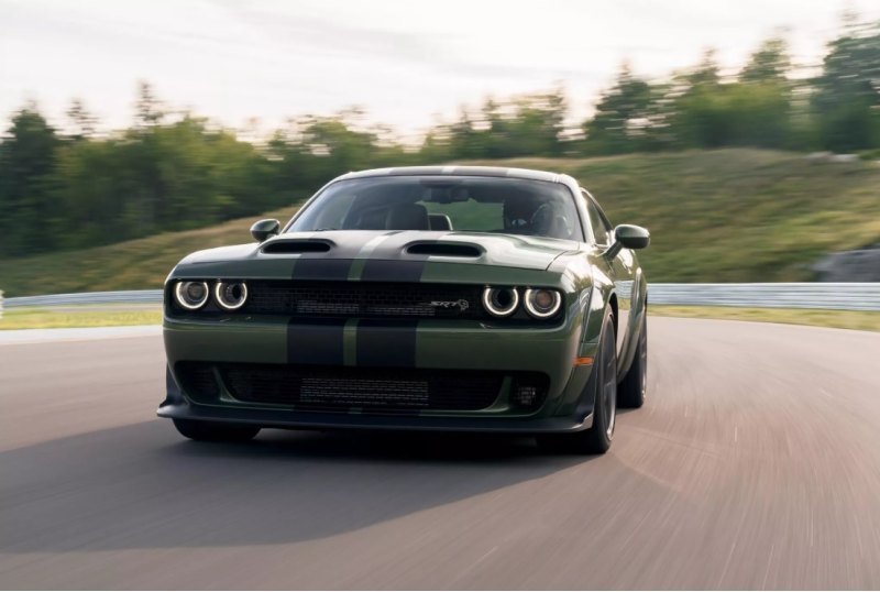 За SRT Hellcat Jailbreak просят 73 725 долларов…