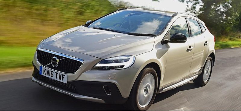 Автосайт «За рулем» назвал Volvo V40 надежным…