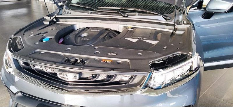 Автосайт «За рулем» признал кроссовер Geely…