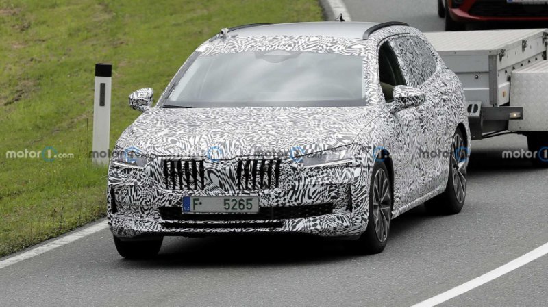 Octavia оставалась лидером продаж с 141 100…