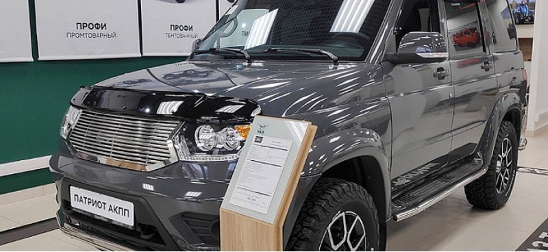 Автосалон УАЗ выставил в продажу новый…