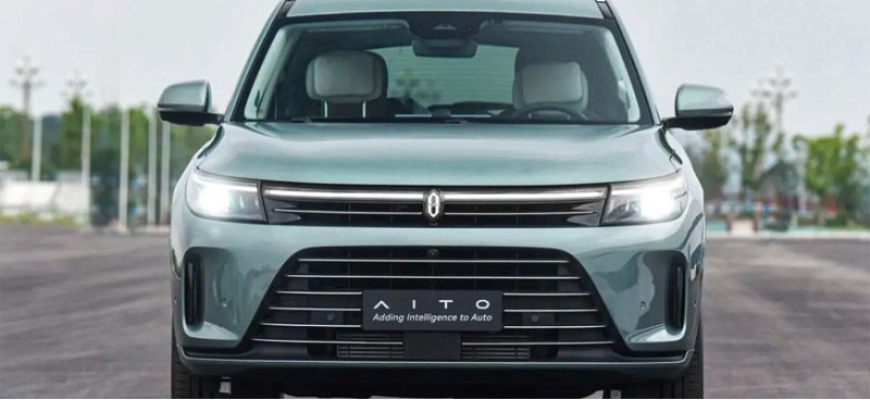 В РФ начались продажи гибридных кроссоверов Aito…