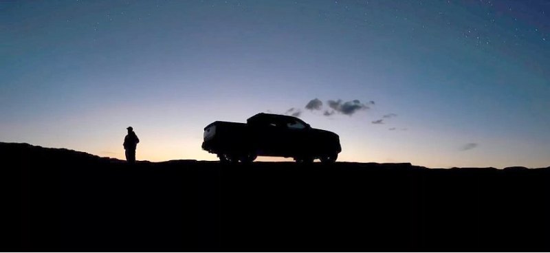 Компания Toyota показала силуэт нового пикапа…