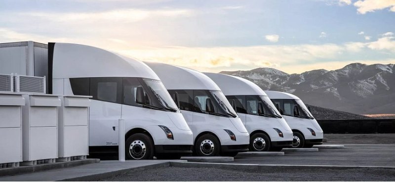 Tesla отзывает свои электрогрузовики Tesla Semi…