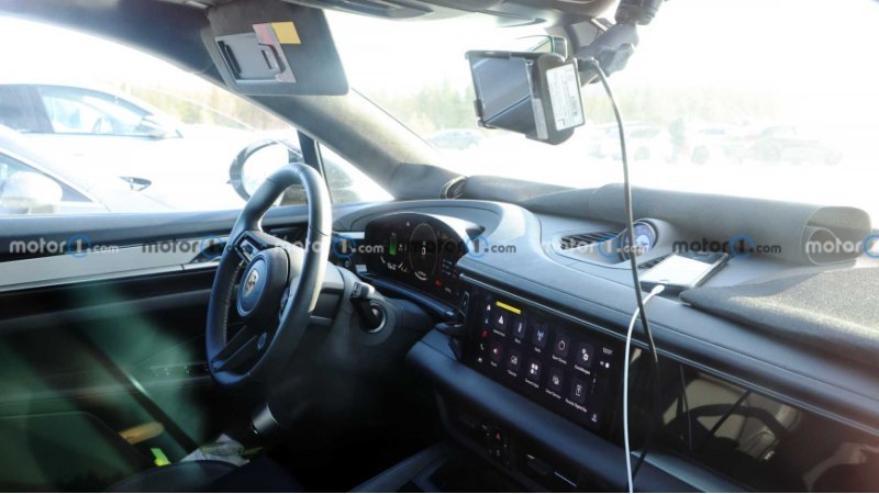 У прототипа Macan EV также был дополнительный…