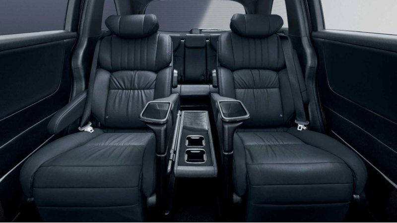 Honda Odyssey e:HEV Absolute EX Black Edition…