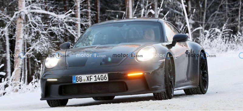 Компания Porsche тестирует прототип Porsche 911…