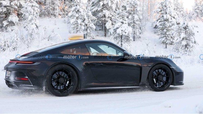 Дизайн 911 ST вдохновлен мелкосерийной гоночной…