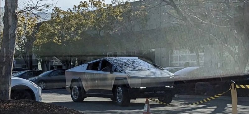 Электрический пикап Tesla Cybertruck вышел на…