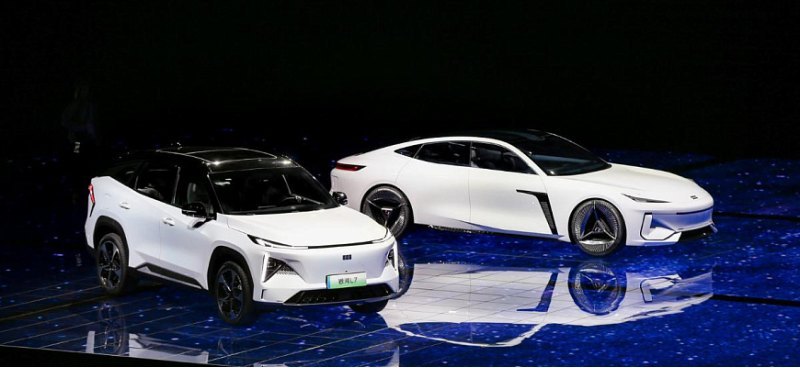 Автохолдинг Geely официально представил на…