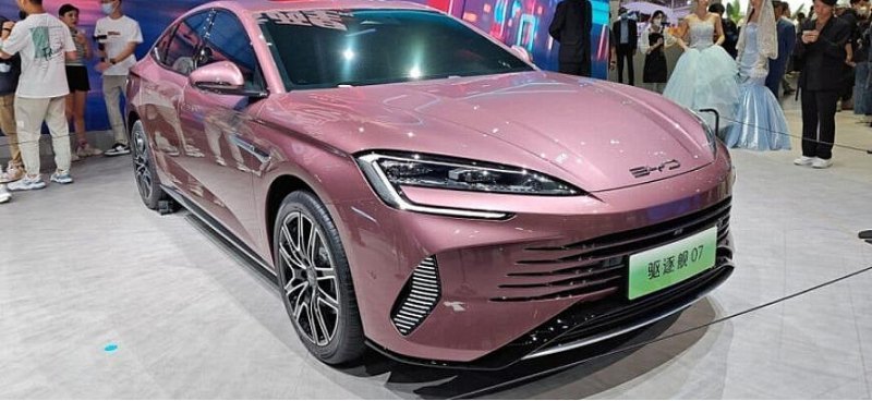 Компания BYD представила на автосалоне в Шанхае…