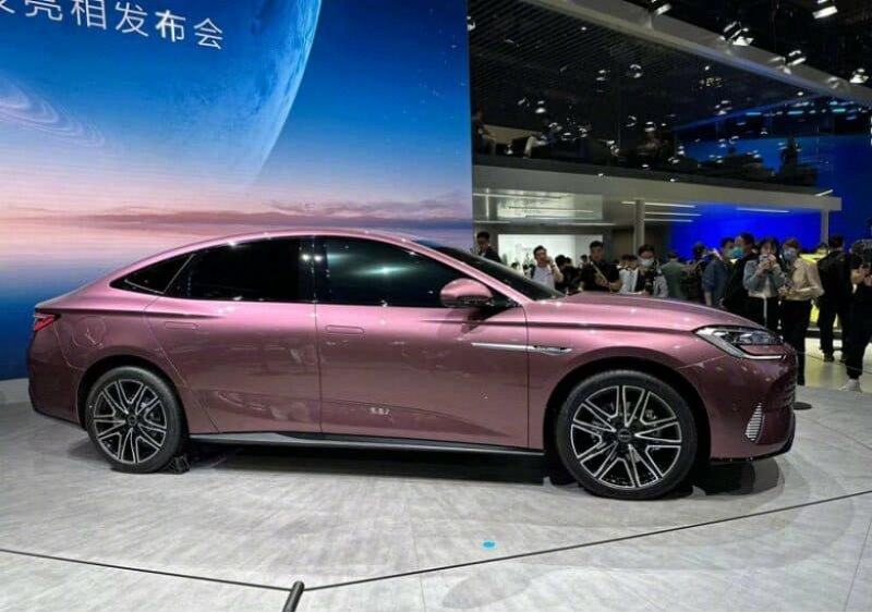 Длина BYD Destroyer 07 достигает 4980 мм при…