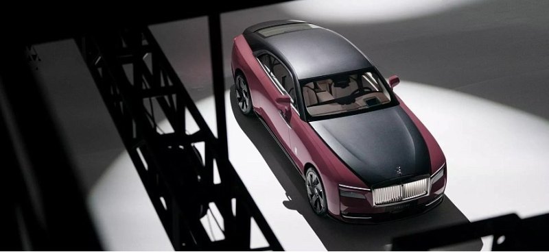 Компания Rolls-Royce впервые представила…