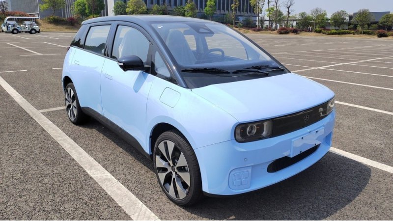 Это миниатюрный автомобиль с длиной 3 840 мм.…