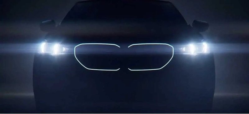 Компания BMW показала решетку радиатора нового…