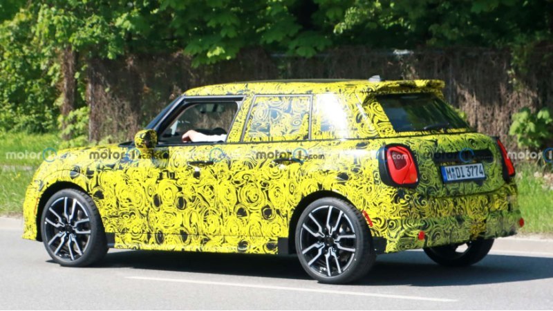 Сотрудники Mini усердно работают над созданием…