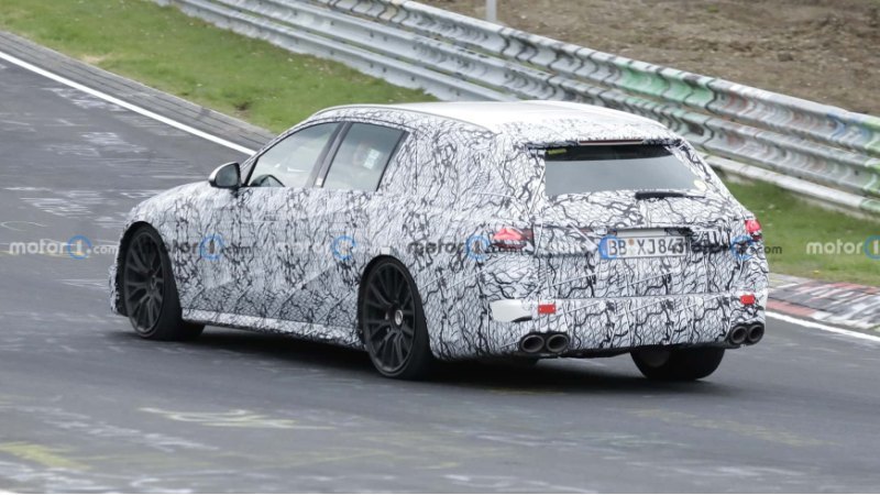 E-Class 2024 года имеет два варианта двигателя в…