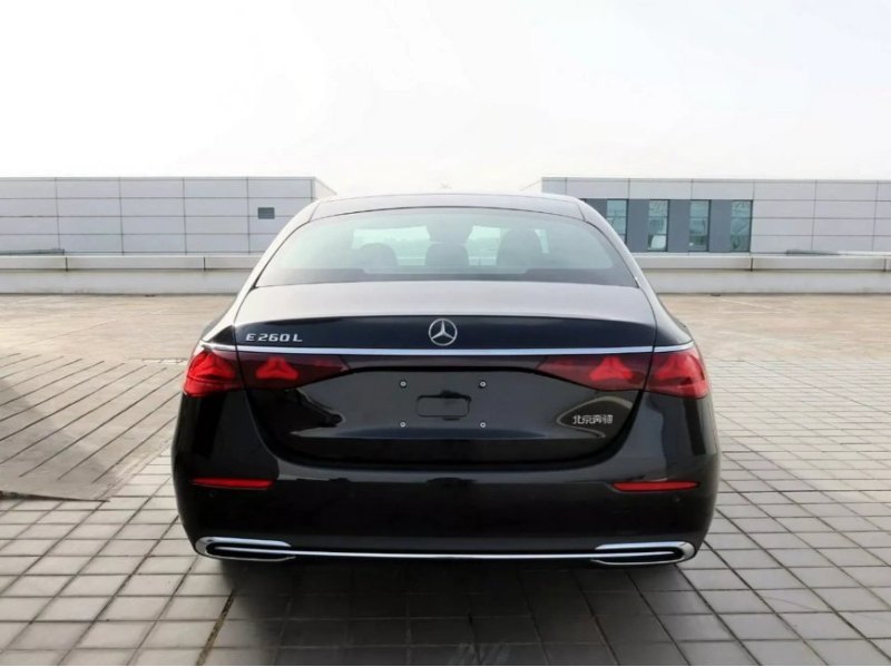 Официальный дебют Mercedes-Benz E-Class L 2024…