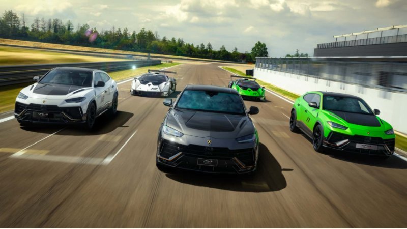 В салоне Lamborghini Urus Performante SCV12…