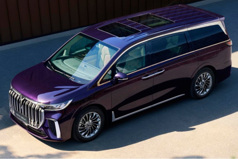 Представители компании «Европлан»…