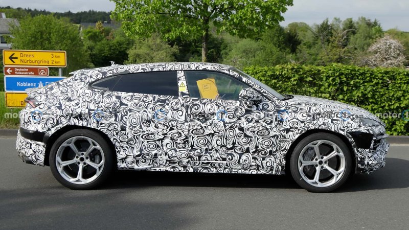 Lamborghini Urus PHEV снова появился сегодня. Все…
