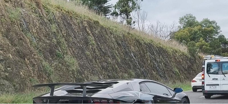 За рулем 759-сильного Lamborghini Aventador SVJ…